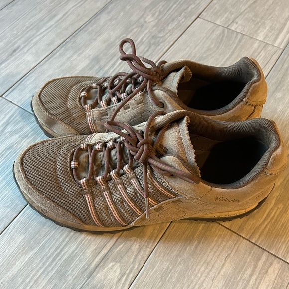 Tan waterproof Columbia Techlite hiking shoes, size 8.5 - Picture 2 of 8